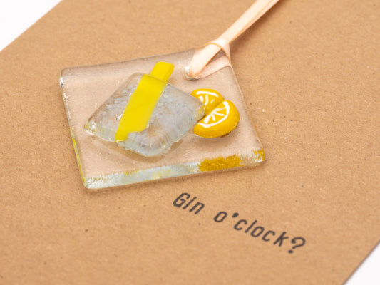 Keep Card Gin with lemon